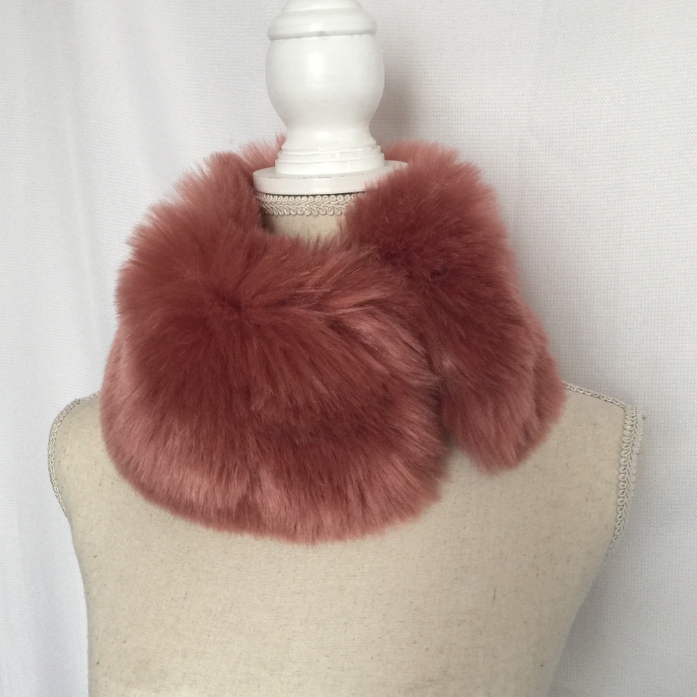 PIT Women’s Pink Rose Faux Fur Collar Scarf